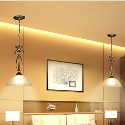 Lampe de table rurale du Nord : une lampe en verre à tête unique contemporaine et aux idées contractées