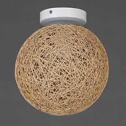 La canne compose une boule de chanvre créative et absorbe la lumière du dôme