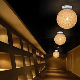 La canne compose une boule de chanvre créative et absorbe la lumière du dôme