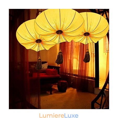 Lustre créatif rond en tissu rouge avec feuille de lotus, idéal pour un mariage, un festival ou un festival Lustre créatif rond en tissu rouge avec feuille de lotus, idéal pour un mariage, un festival ou un festival