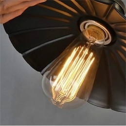 Lustre vintage en fer forgé avec parapluie noir unique