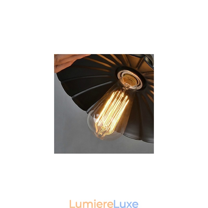 Lustre vintage en fer forgé avec parapluie noir unique