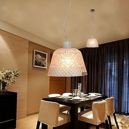 Le lustre avec pendentif en verre sculpté d'art décoratif