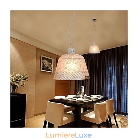 Le lustre avec pendentif en verre sculpté d'art décoratif Le lustre avec pendentif en verre sculpté d'art décoratif