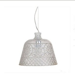 Le lustre avec pendentif en verre sculpté d'art décoratif