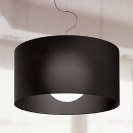 Suspension en fer avec abat-jour noir