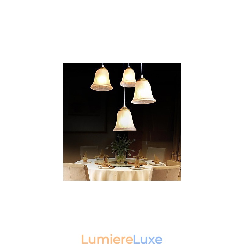 Suspension en bronze à quatre lumières, abat-jour en verre, style rétro européen classique