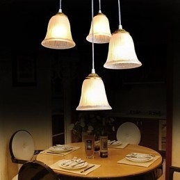 Suspension en bronze à quatre lumières, abat-jour en verre, style rétro européen classique