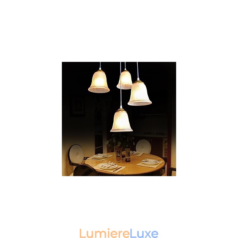 Suspension en bronze à quatre lumières, abat-jour en verre, style rétro européen classique