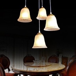 Suspension en bronze à quatre lumières, abat-jour en verre, style rétro européen classique