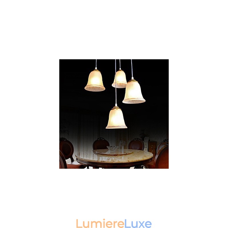 Suspension en bronze à quatre lumières, abat-jour en verre, style rétro européen classique