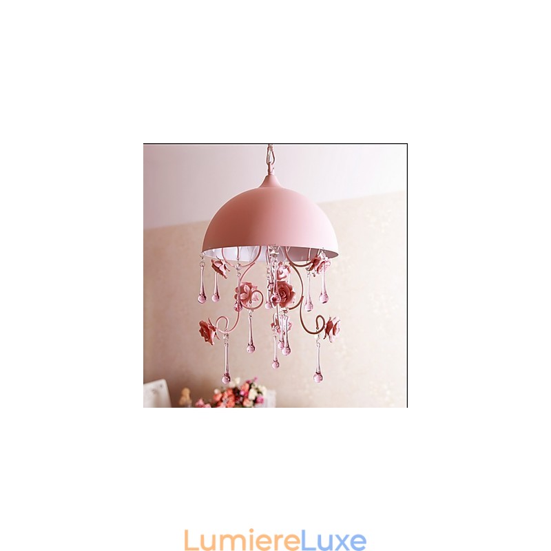 Une petite lampe lustre rose de jardin de roses Iron Princess