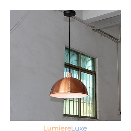Un lustre en fer rétro unique Un lustre en fer rétro unique
