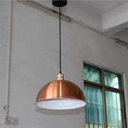 Un lustre en fer rétro unique