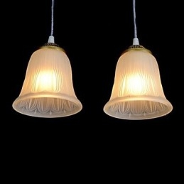 Suspension en bronze à trois lumières, abat-jour en verre, style rétro européen classique