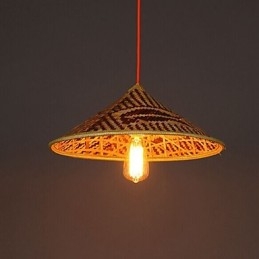 Lustre en bambou avec chapeau, lampe, poisson, gens, chapeaux