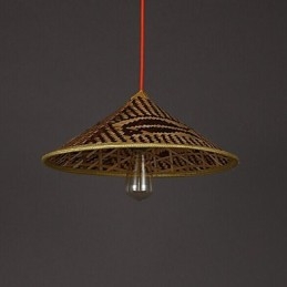 Lustre en bambou avec chapeau, lampe, poisson, gens, chapeaux