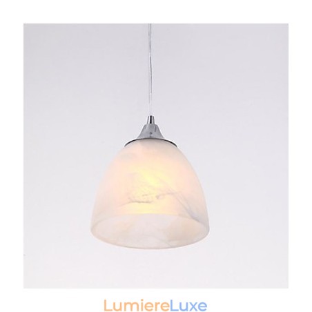 Suspension moderne à trois lumières avec auvent oblong en forme de coupe à vin Suspension moderne à trois lumières avec auvent oblong en forme de coupe à vin