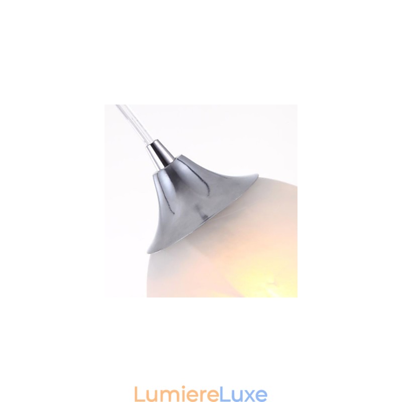 Suspension moderne à trois lumières avec auvent oblong en forme de coupe à vin