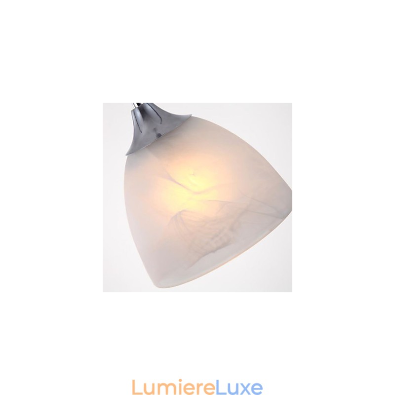 Suspension moderne à trois lumières avec auvent oblong en forme de coupe à vin
