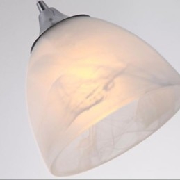 Suspension moderne à trois lumières avec auvent oblong en forme de coupe à vin