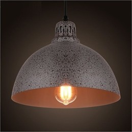 Suspension vintage en métal à pois avec une lumière