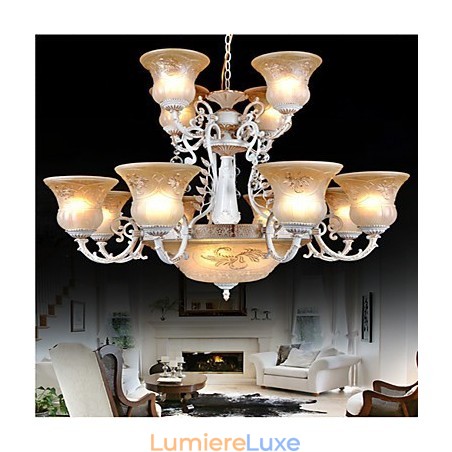 Lustre blanc à quinze lumières, abat-jour en verre doré à la main, style rétro européen classique Lustre blanc à quinze lumières, abat-jour en verre doré à la main, style rétro européen classique