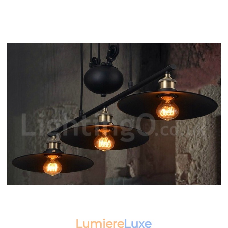 Suspension vintage en métal à 3 lumières de style country