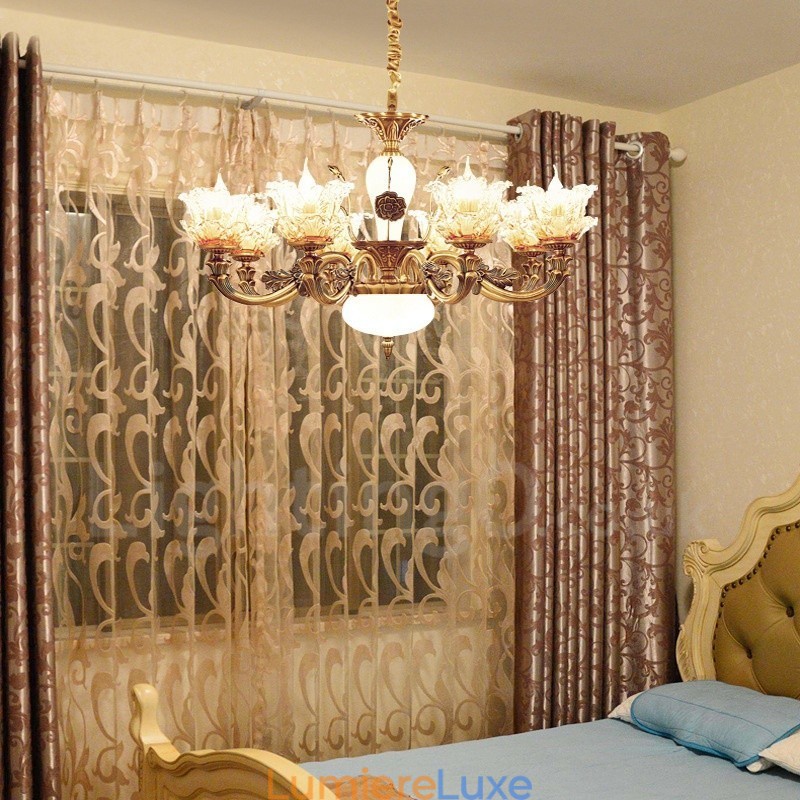 Lustre classique traditionnel en métal intégré à 8 lumières