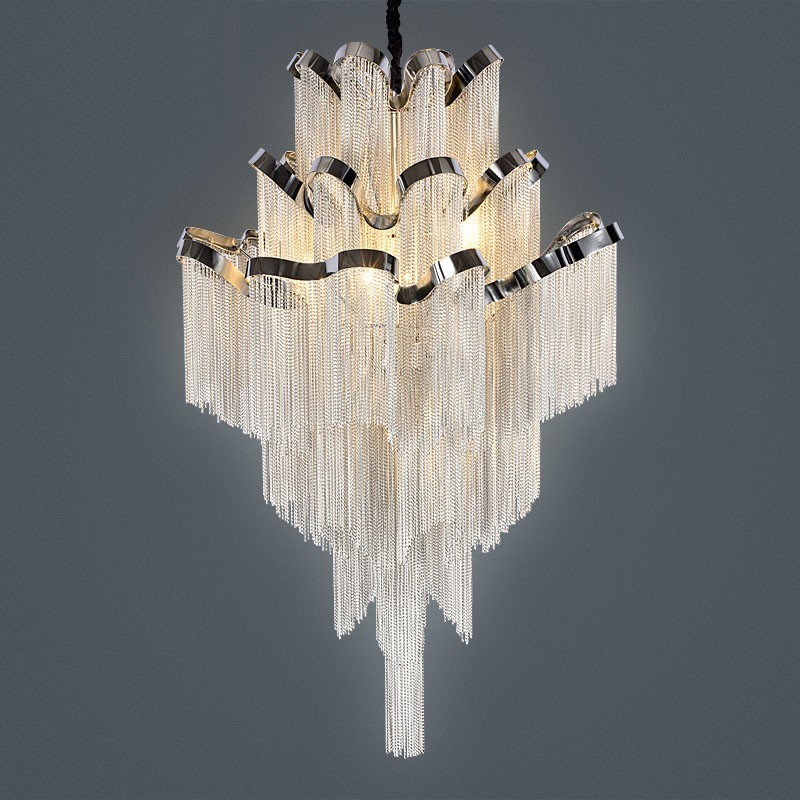 Lustre design en aluminium Stream, luminaire suspendu argenté, escalier en colimaçon