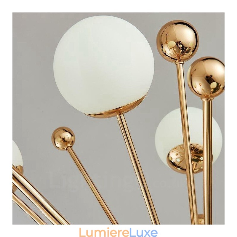 Plafonnier contemporain moderne à 12 lampes, plaqué cuivre, avec abat-jour en verre blanc