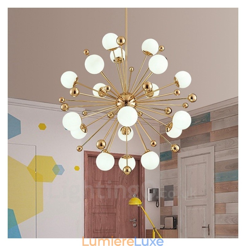 Plafonnier contemporain moderne à 18 lampes, plaqué cuivre, avec abat-jour en verre blanc