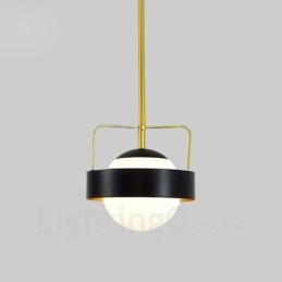 Plafonnier contemporain moderne à 1 lumière, finition cuivre, avec abat-jour en verre blanc et noir.