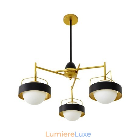 Plafonnier contemporain moderne à 3 lumières, lustre plaqué cuivre avec abat-jour en verre boule blanc et noir Plafonnier contemporain moderne à 3 lumières, lustre plaqué cuivre avec abat-jour en verre boule blanc et noir