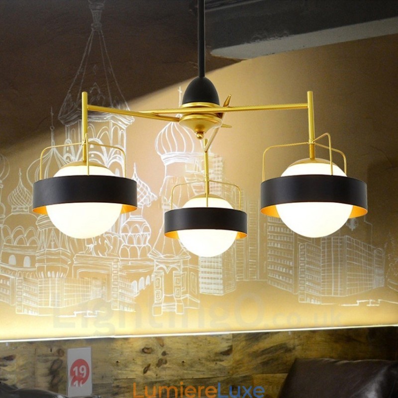 Plafonnier contemporain moderne à 3 lumières, lustre plaqué cuivre avec abat-jour en verre boule blanc et noir