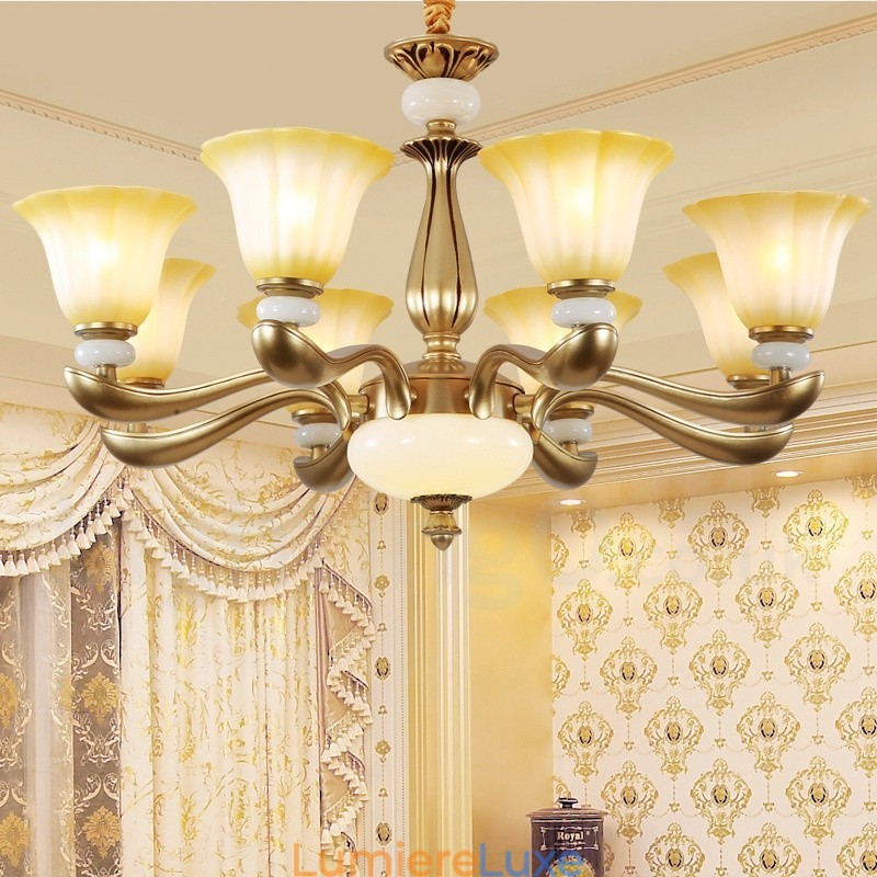 Lustre traditionnel de luxe à 8 lumières en alliage de zinc avec abat-jour en verre