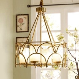 Lustre suspendu de luxe rustique rétro à 4 lumières en laiton avec abat-jour en verre
