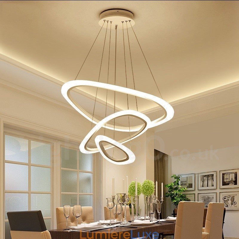 Suspension contemporaine moderne à 3 lampes en alliage d'aluminium avec abat-jour en acrylique et variateur d'intensité avec télécommande