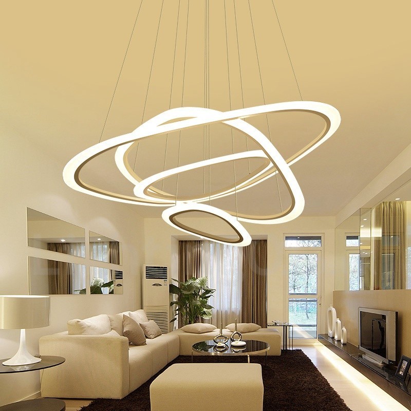 Suspension contemporaine moderne à 4 lampes en alliage d'aluminium avec abat-jour en acrylique et variateur d'intensité avec télécommande