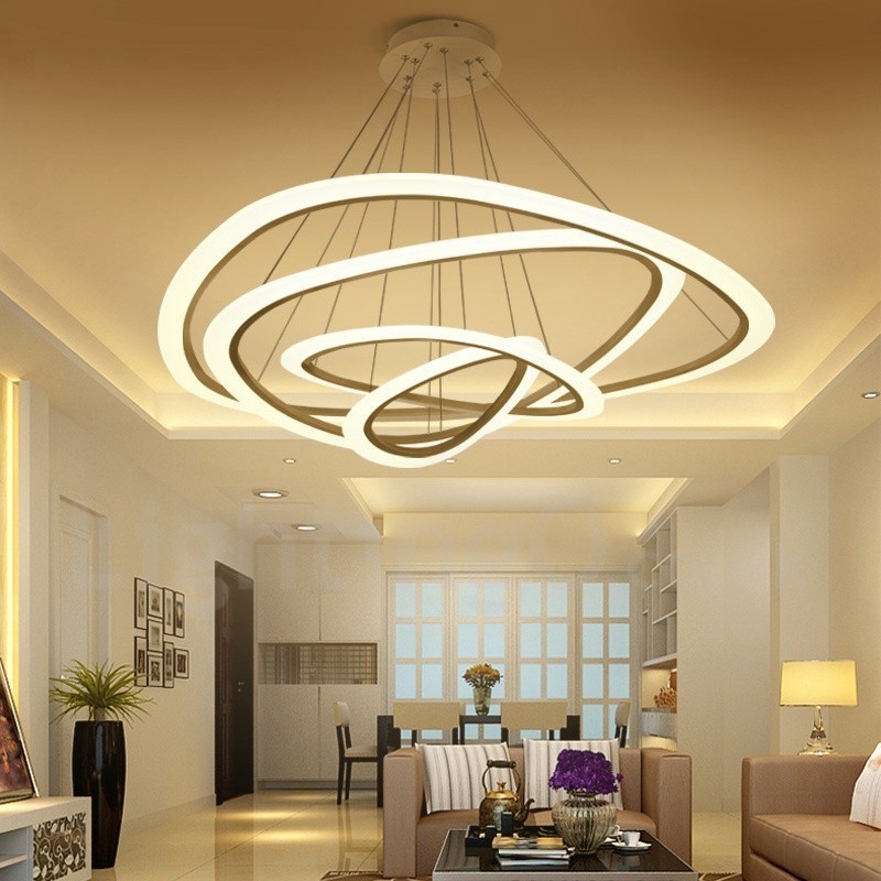 Suspension contemporaine moderne à 4 lampes en alliage d'aluminium avec abat-jour en acrylique et variateur d'intensité avec télécommande