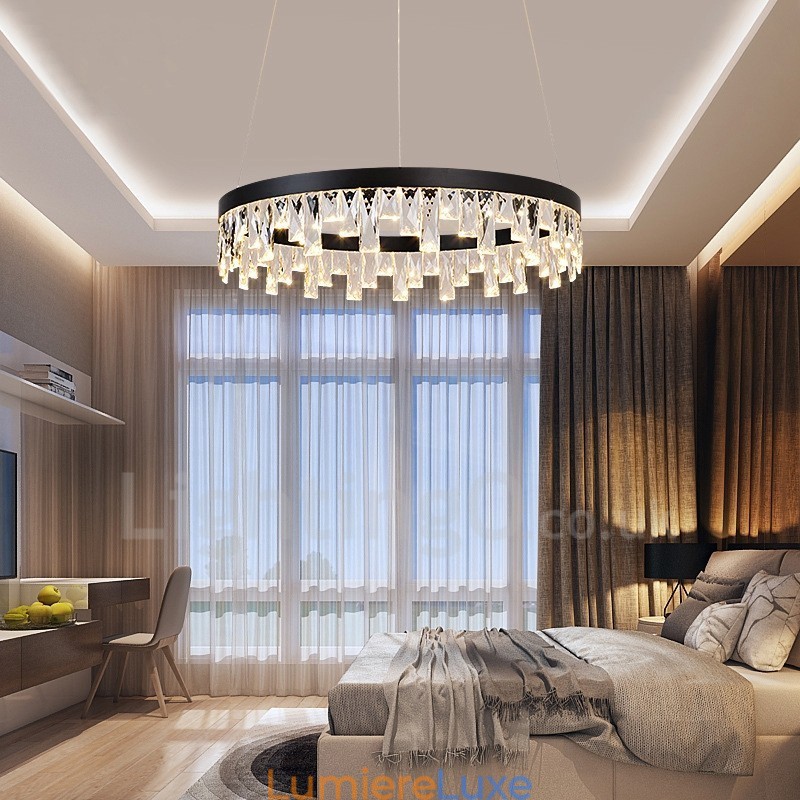 Suspension en cristal au design circulaire moderne