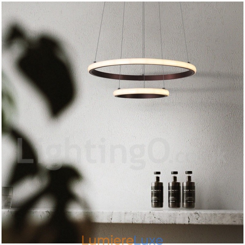 Suspension lumineuse à intensité variable avec télécommande et anneaux au design moderne