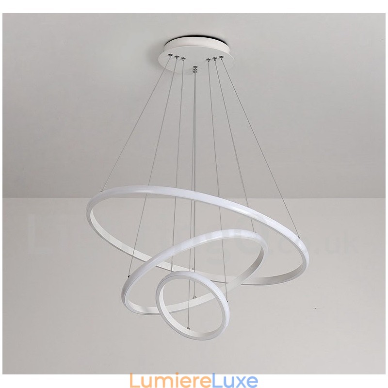 Suspension lumineuse à intensité variable avec télécommande et anneaux au design moderne