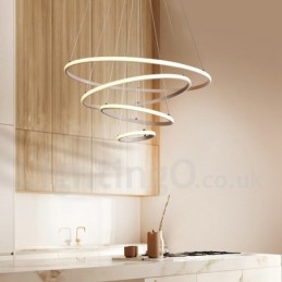 Suspension lumineuse à intensité variable avec télécommande et anneaux au design moderne