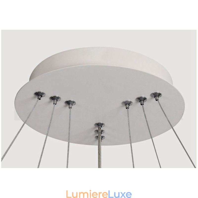 Suspension lumineuse à intensité variable avec télécommande et anneaux au design moderne