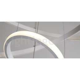 Suspension lumineuse à intensité variable avec télécommande et anneaux au design moderne