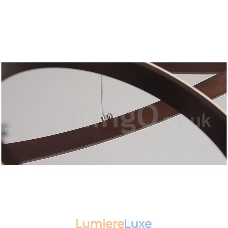 Suspension lumineuse à intensité variable avec télécommande et anneaux au design moderne
