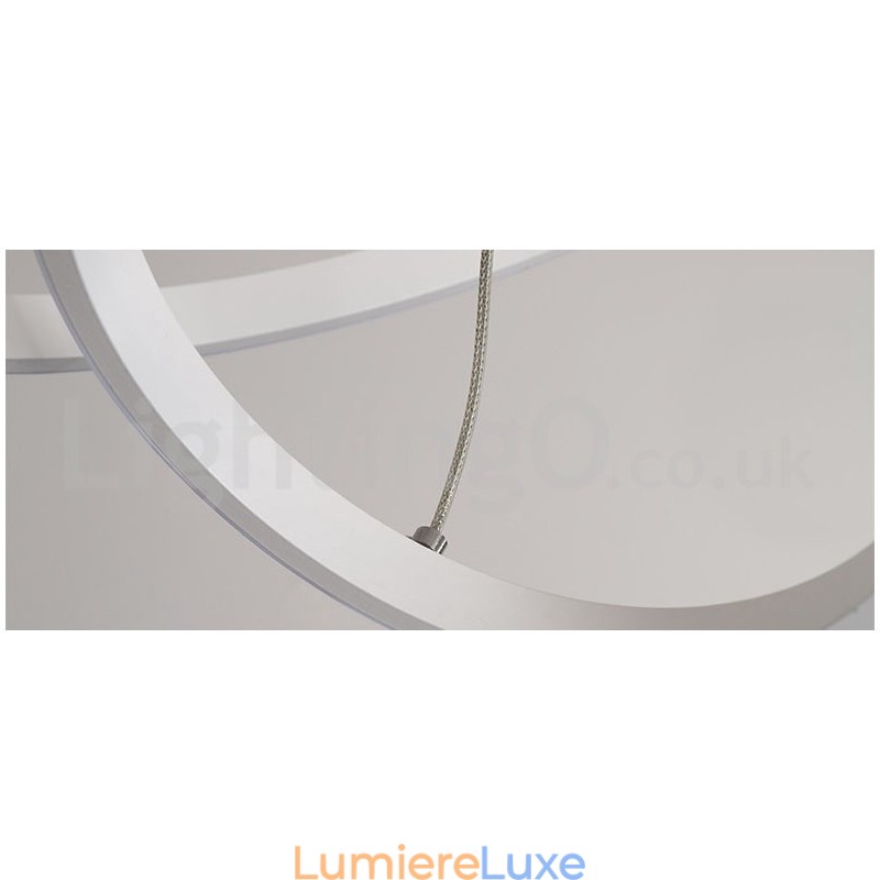 Suspension lumineuse à intensité variable avec télécommande et anneaux au design moderne