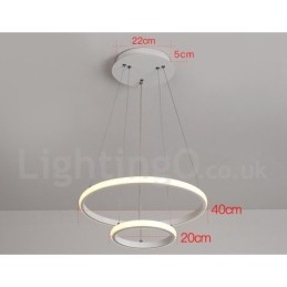 Suspension lumineuse à intensité variable avec télécommande et anneaux au design moderne