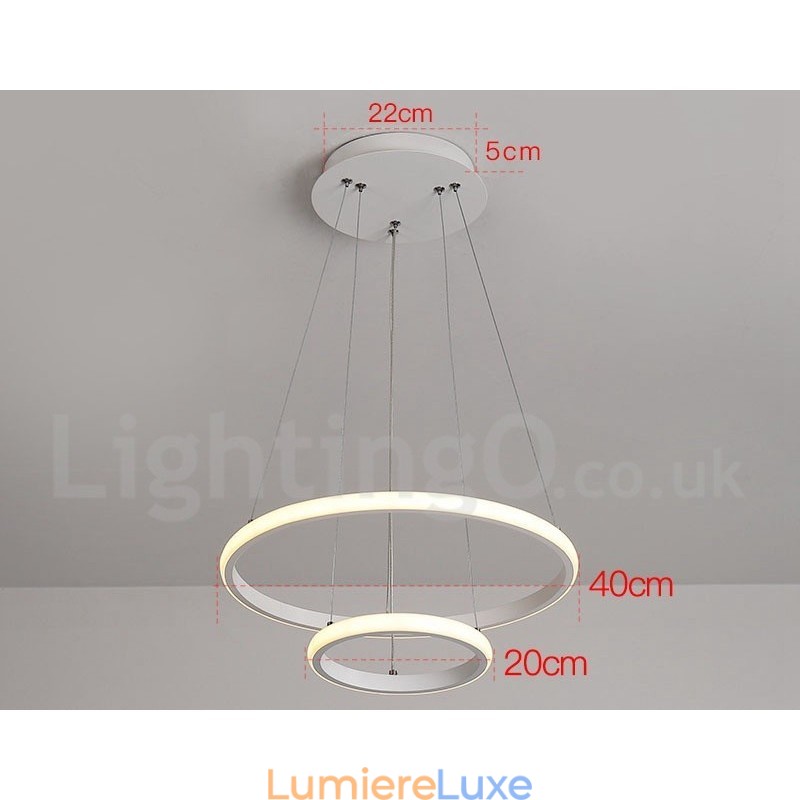 Suspension lumineuse à intensité variable avec télécommande et anneaux au design moderne